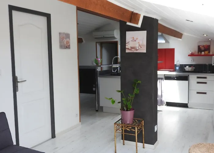 Mansarde Et Climatise 50 M2 Lägenhet